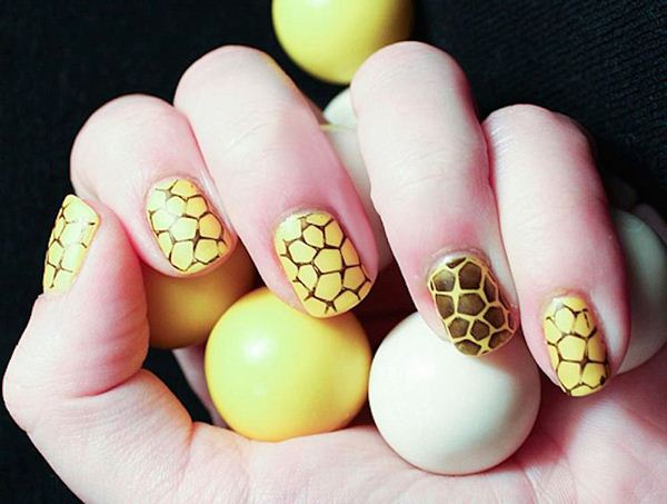 Оригинальный желтый маникюр 2026 в разных стилях: новинки, идеи, тренды