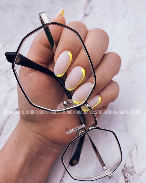 Оригинальный желтый маникюр 2026 в разных стилях: новинки, идеи, тренды