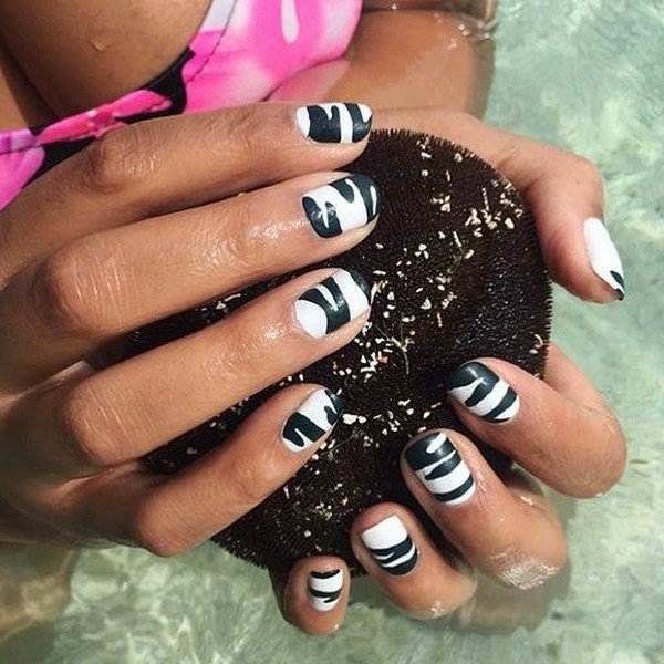 Черно-белый маникюр 2026: модные идеи на фото