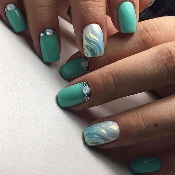 Трендовый яркий маникюр 2026: фото, новинки, идеи