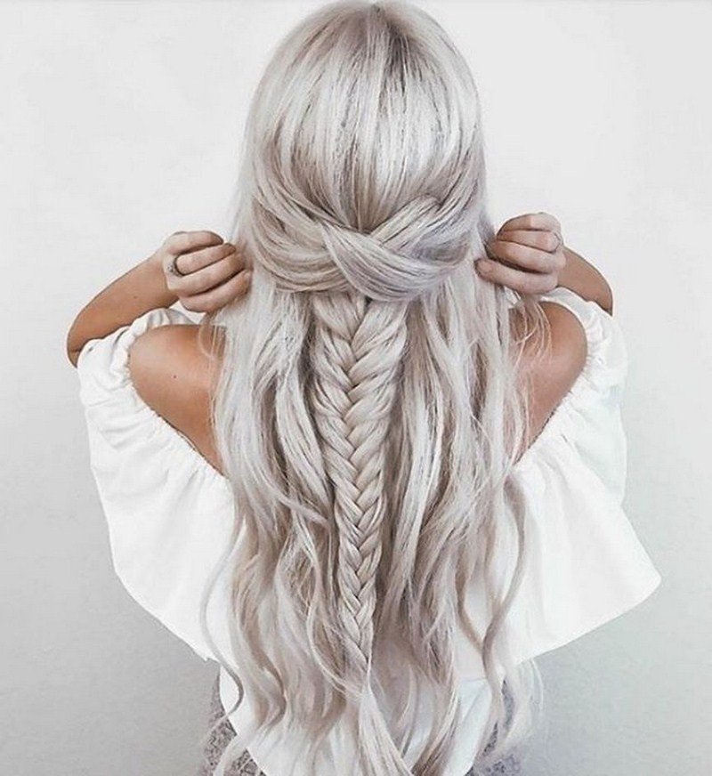 Прически с плетением 2026: фото, идеи