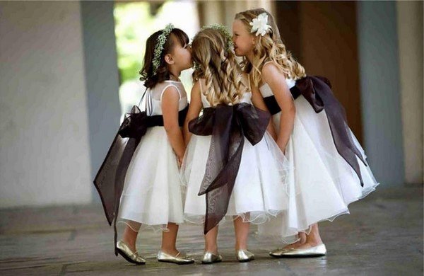 Прически для девочек 2026: идеи причесок в садик и школу