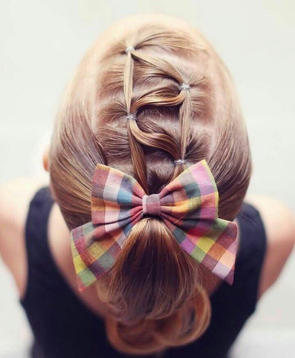 Прически для девочек 2026: идеи причесок в садик и школу