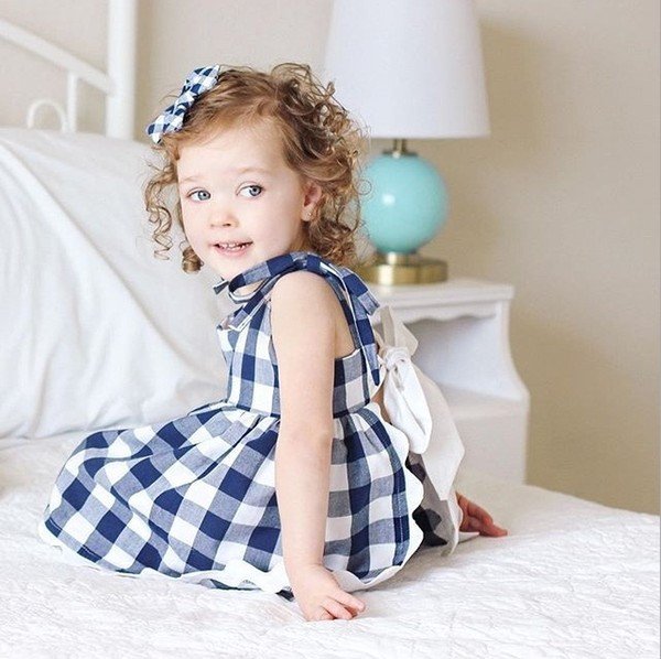 Прически для девочек 2026: идеи причесок в садик и школу