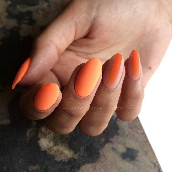 Маникюр на миндалевидные ногти 2026 — новинки