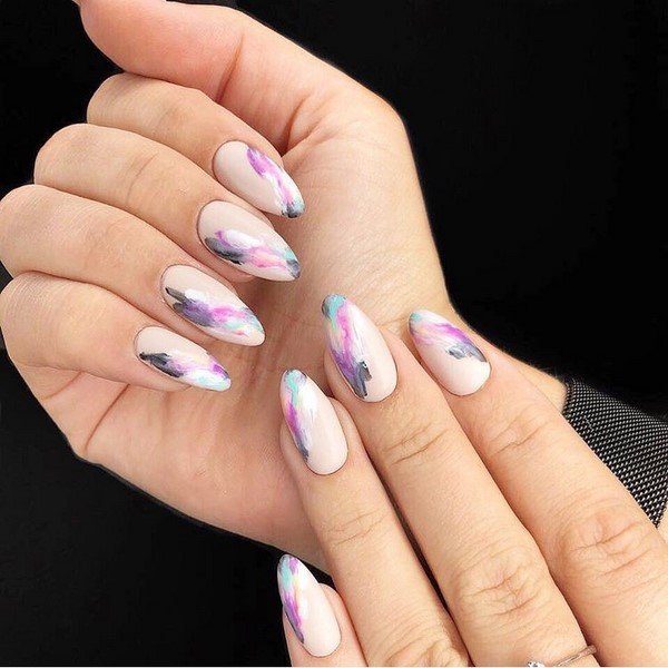 Маникюр на миндалевидные ногти 2026 — новинки