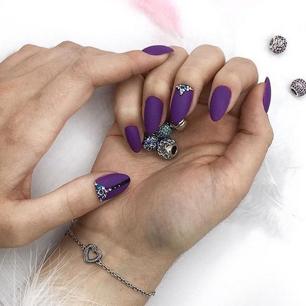 Маникюр на миндалевидные ногти 2026 — новинки