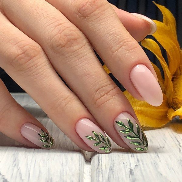 Маникюр на миндалевидные ногти 2026 — новинки