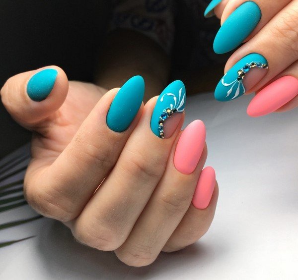 Маникюр на миндалевидные ногти 2026 — новинки