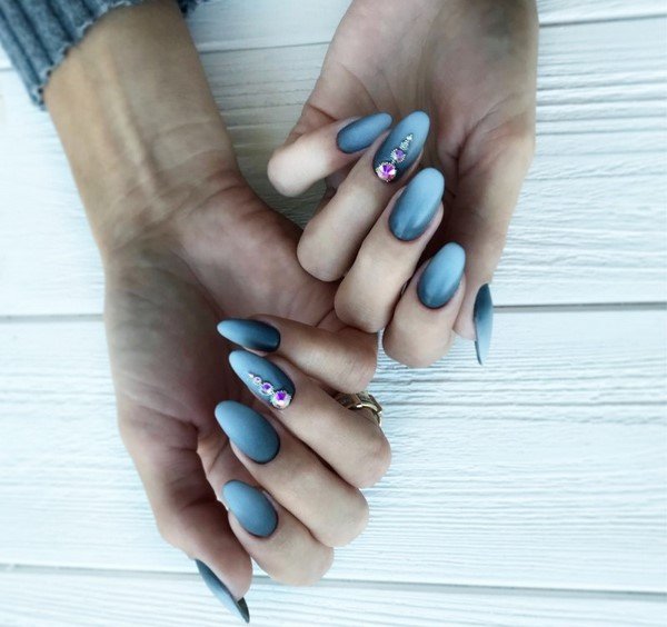 Маникюр на миндалевидные ногти 2026 — новинки