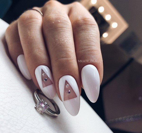 Маникюр на миндалевидные ногти 2026 — новинки