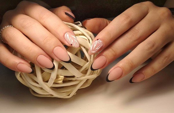 Маникюр на миндалевидные ногти 2026 — новинки