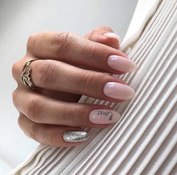 Маникюр на миндалевидные ногти 2026 — новинки