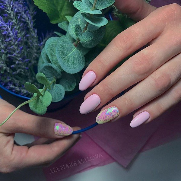 Маникюр на миндалевидные ногти 2026 — новинки