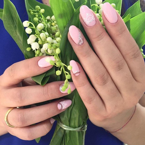 Маникюр на миндалевидные ногти 2026 — новинки