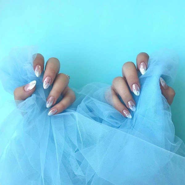 Маникюр на миндалевидные ногти 2026 — новинки