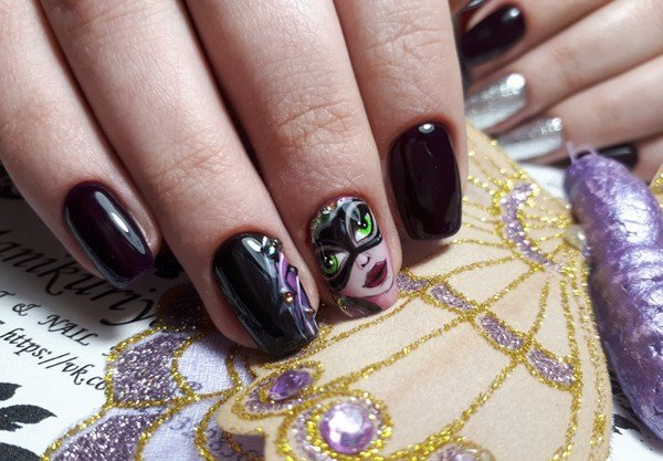 Тренд маникюра 2026 «eye see you» — ФОТО