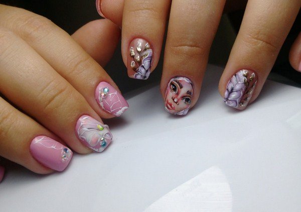 Тренд маникюра 2026 «eye see you» — ФОТО