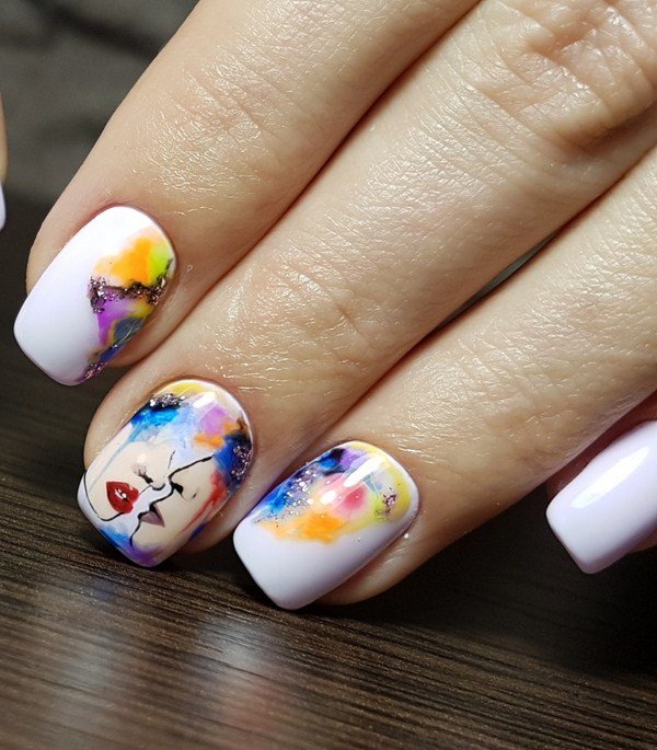 Тренд маникюра 2026 «eye see you» — ФОТО