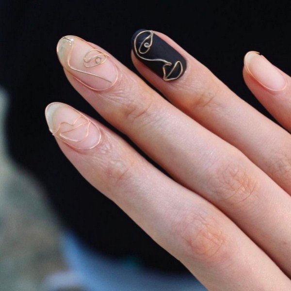 Тренд маникюра 2026 «eye see you» — ФОТО