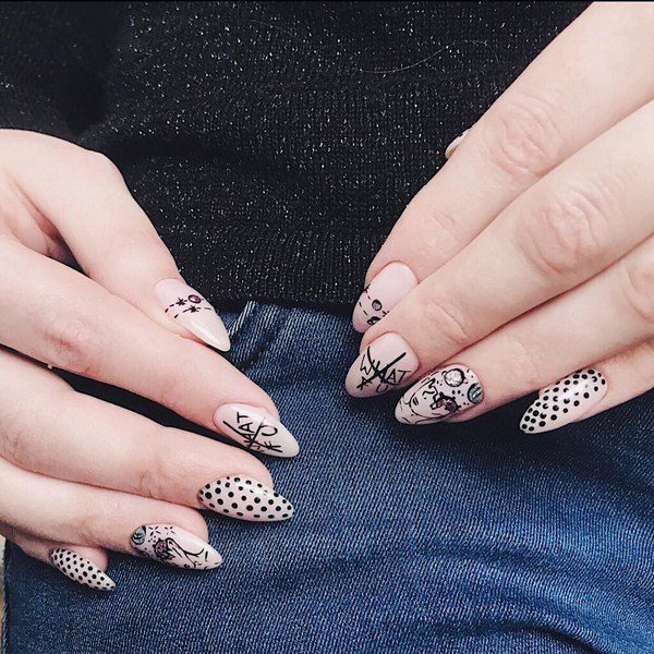 Тренд маникюра 2026 «eye see you» — ФОТО