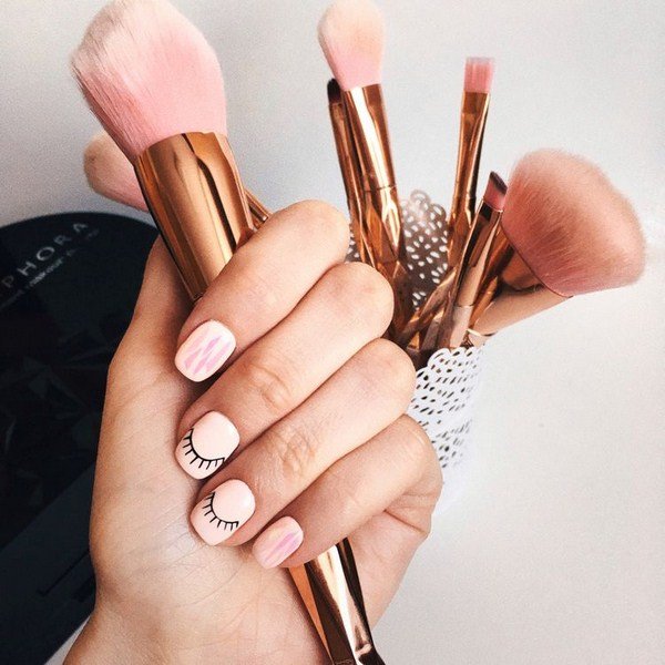 Тренд маникюра 2026 «eye see you» — ФОТО