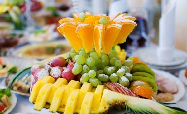 Лучшие идеи нарезки на праздничный стол 2026: фото