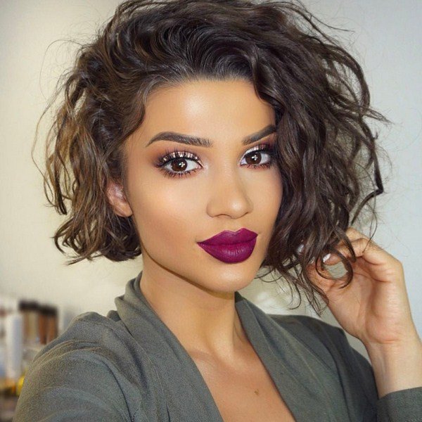 Новинки стрижек на средние волосы 2026: фото-примеры