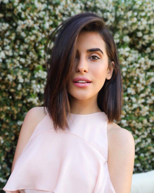 Новинки стрижек на средние волосы 2026: фото-примеры