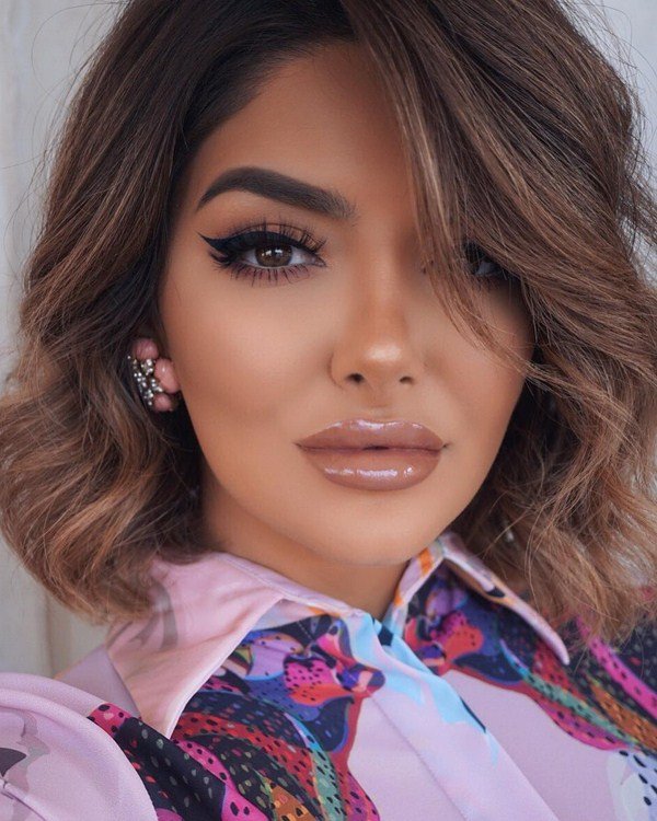 Новинки стрижек на средние волосы 2026: фото-примеры