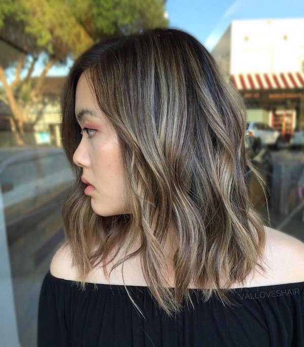 Новинки стрижек на средние волосы 2026: фото-примеры