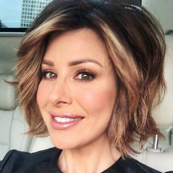 Новинки стрижек на средние волосы 2026: фото-примеры