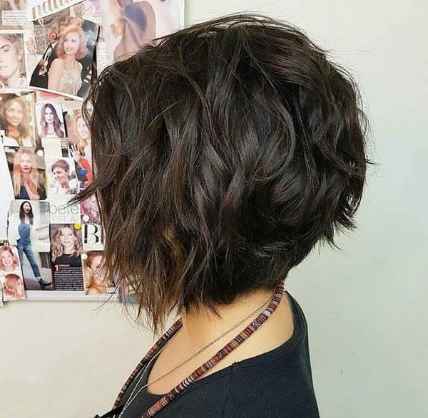 Новинки стрижек на средние волосы 2026: фото-примеры