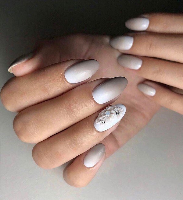 Модный дизайн ногтей 2026: трендовые техники на фото