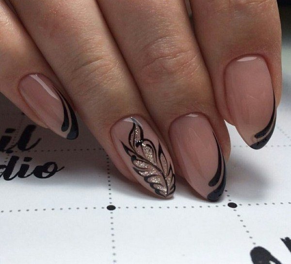 Модный дизайн ногтей 2026: трендовые техники на фото