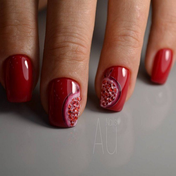 Модный дизайн ногтей 2026: трендовые техники на фото