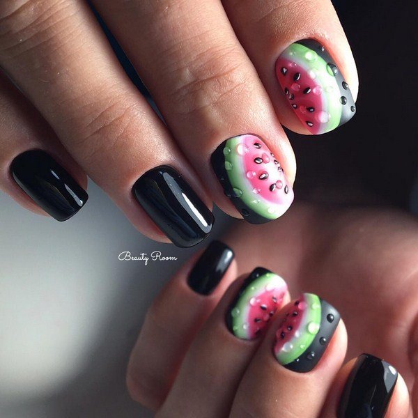 Модный дизайн ногтей 2026: трендовые техники на фото