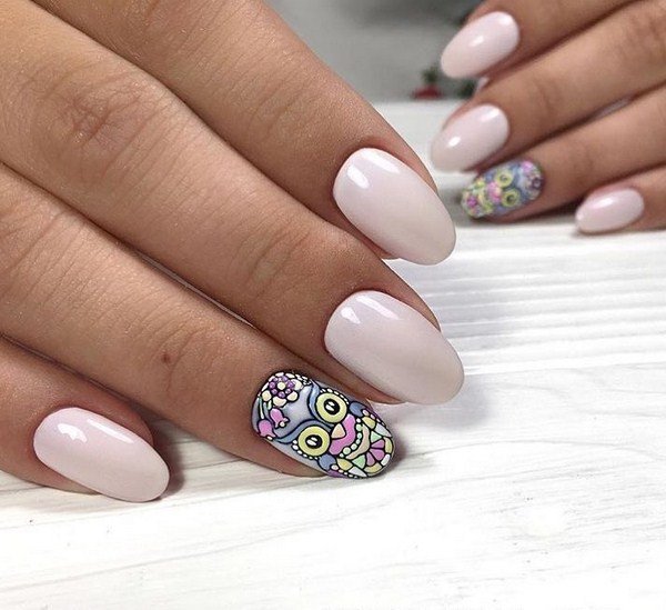 Модный дизайн ногтей 2026: трендовые техники на фото