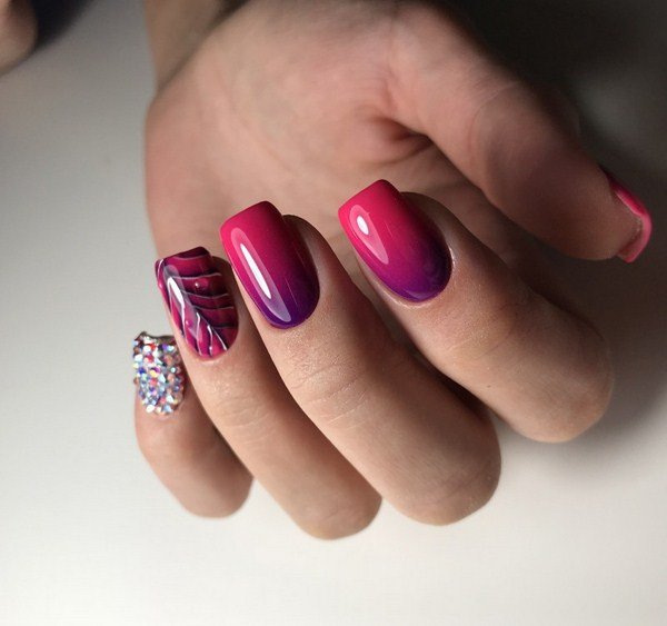 Модный дизайн ногтей 2026: трендовые техники на фото