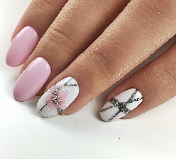 Модный дизайн ногтей 2026: трендовые техники на фото
