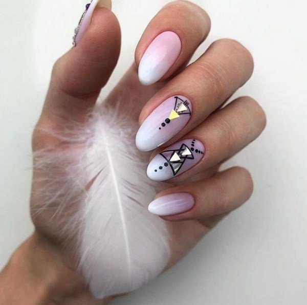 Модный дизайн ногтей 2026: трендовые техники на фото