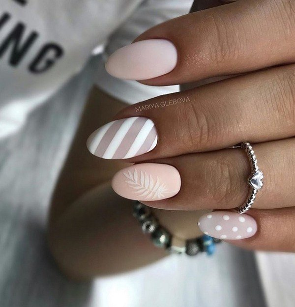 Модный дизайн ногтей 2026: трендовые техники на фото