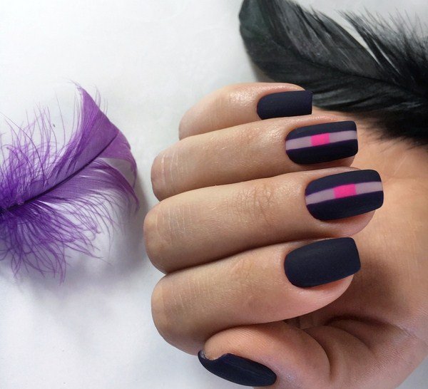 Модный дизайн ногтей 2026: трендовые техники на фото