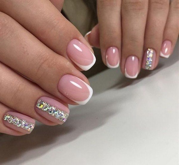 Модный дизайн ногтей 2026: трендовые техники на фото