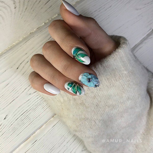 Модный дизайн ногтей 2026: трендовые техники на фото