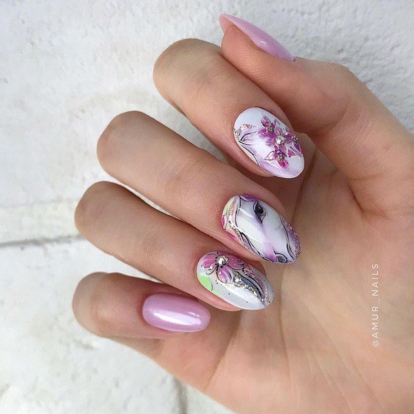 Модный дизайн ногтей 2026: трендовые техники на фото