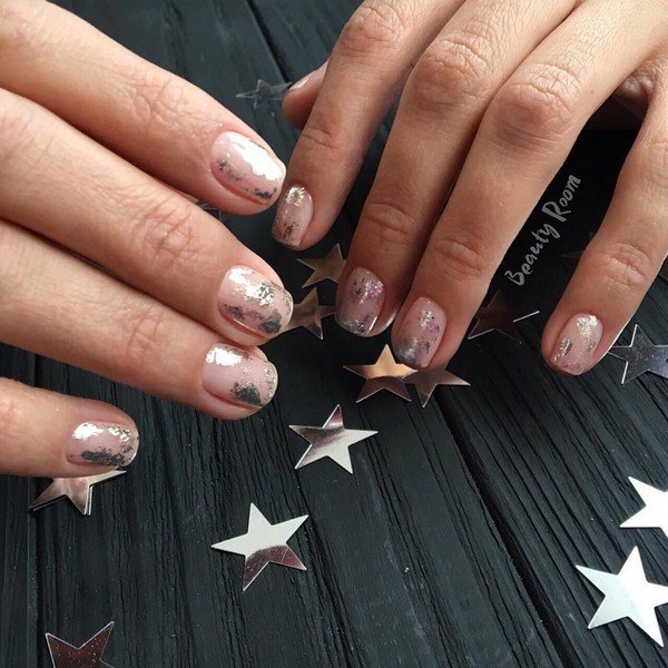 Тренды маникюра на очень короткие ногти 2026: модные новинки