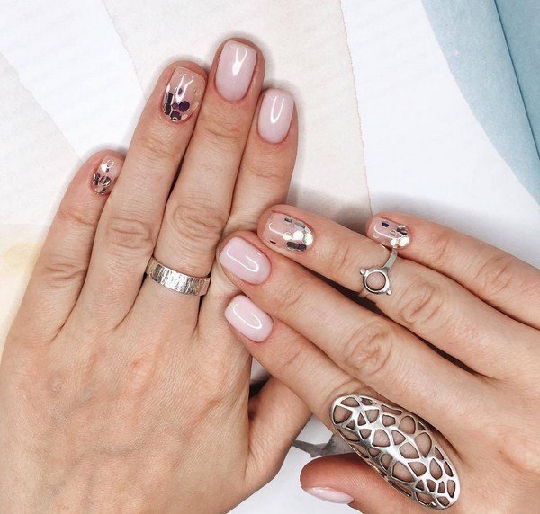 Тренды маникюра на очень короткие ногти 2026: модные новинки