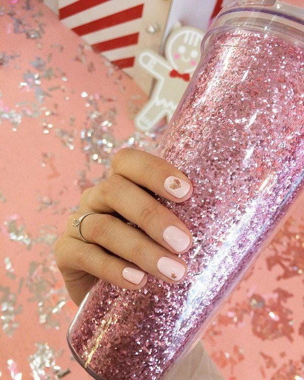 Тренды маникюра на очень короткие ногти 2026: модные новинки