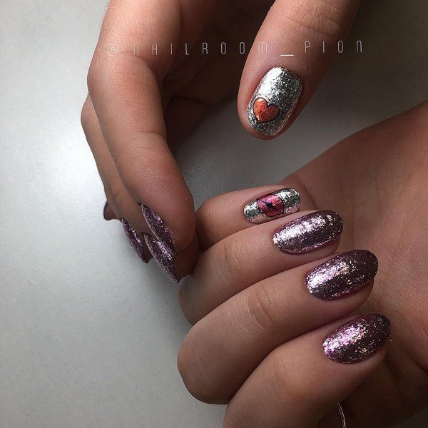 Модный маникюр с блестками 2026: трендовый дизайн на фото